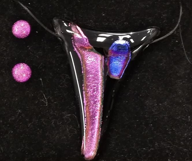 Hovedbilde Smykkesett i glass, sort rosa/lilla